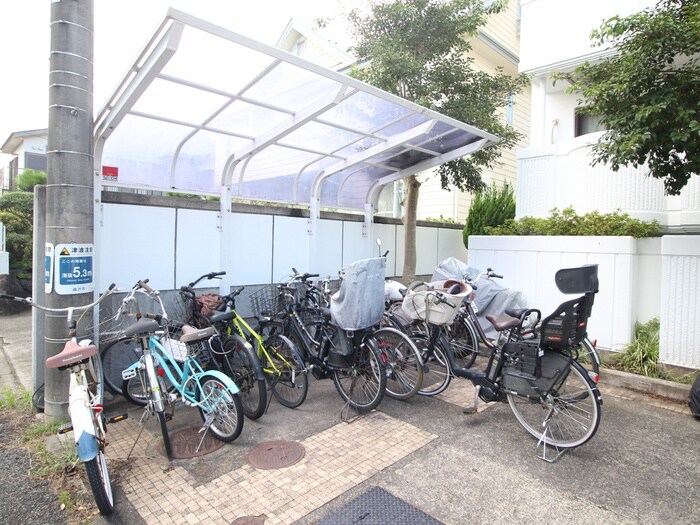 物件外観写真5　(駐輪場)