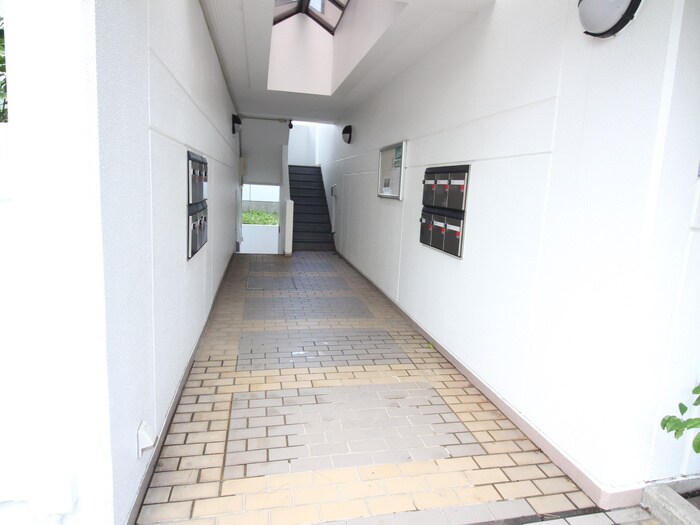 物件外観写真6　(エントランス部分)