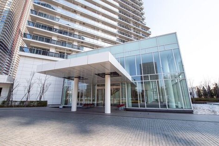 物件外観写真2　(エントランス部分)