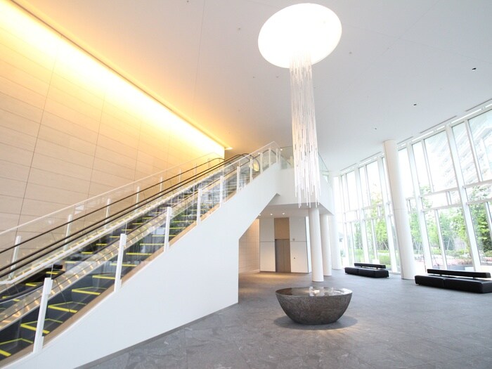 物件外観写真4　(エントランス部分)