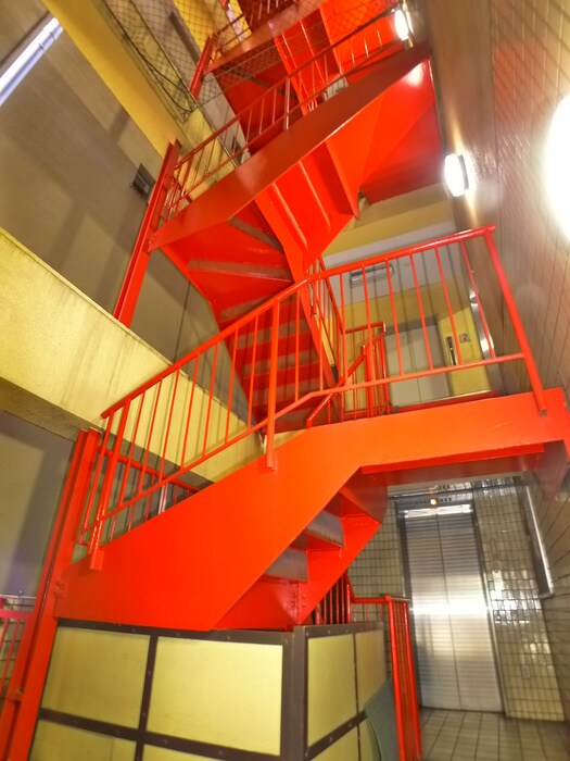 物件外観写真4　(エントランス部分)