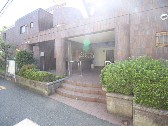 物件外観写真4　(エントランス部分)