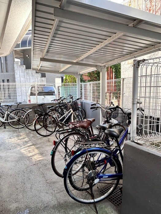 物件外観写真2　(駐輪場)