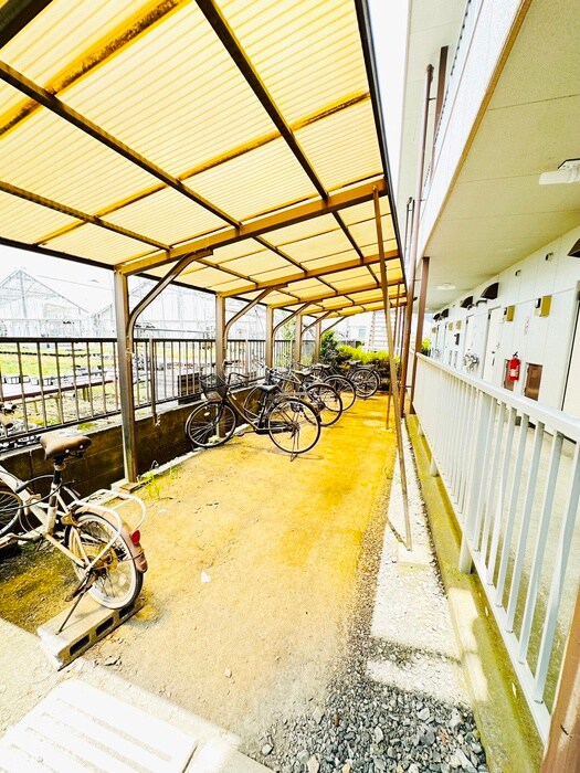 物件外観写真5　(駐輪場)