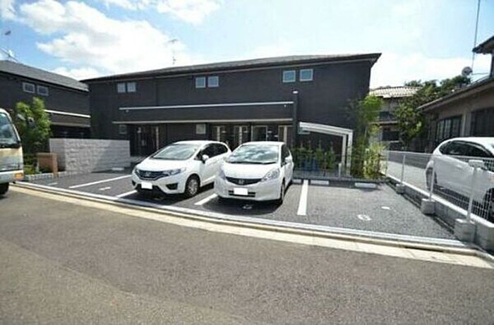 物件外観写真2　(駐車場)