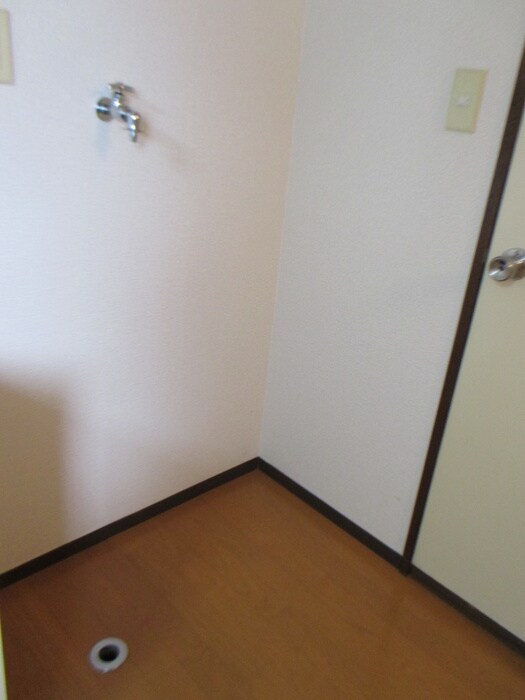 物件内観写真8　(洗濯機置場)
