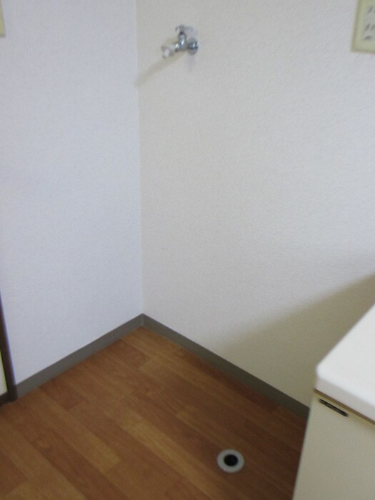 物件内観写真8　(洗濯機置場)