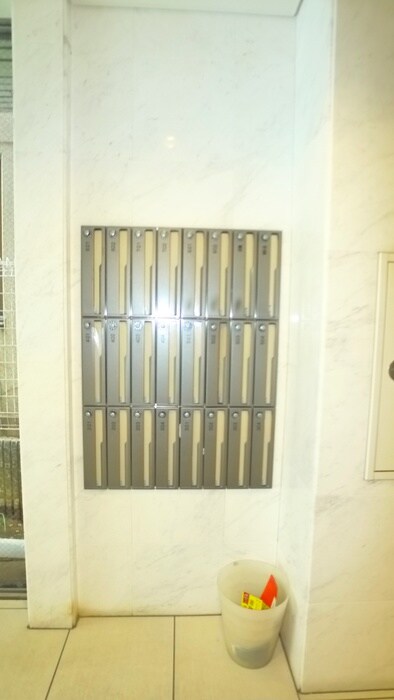 物件外観写真5　(エントランス部分)