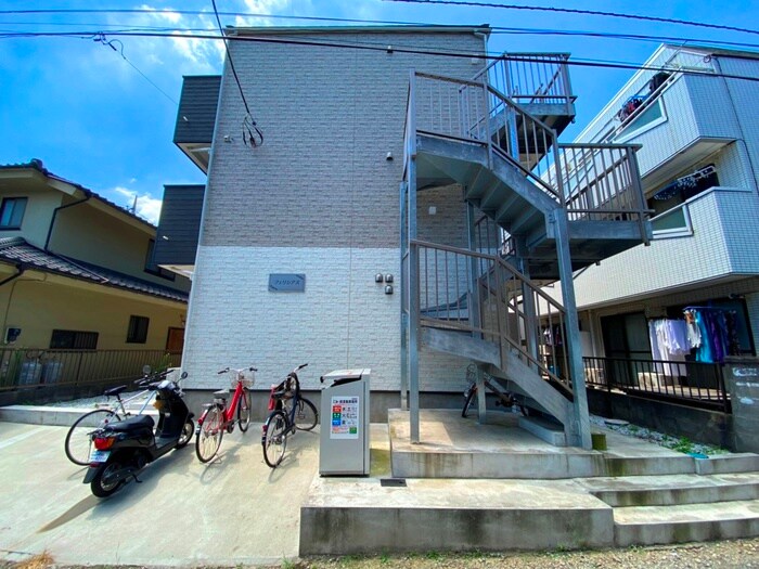 物件外観写真2　(駐輪場)