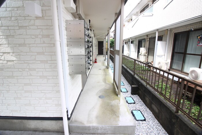 物件外観写真6　(エントランス部分)