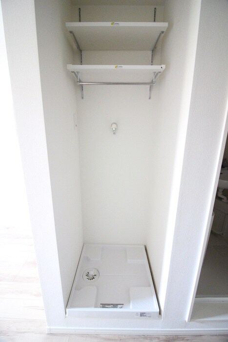 物件内観写真11　(洗濯機置場)