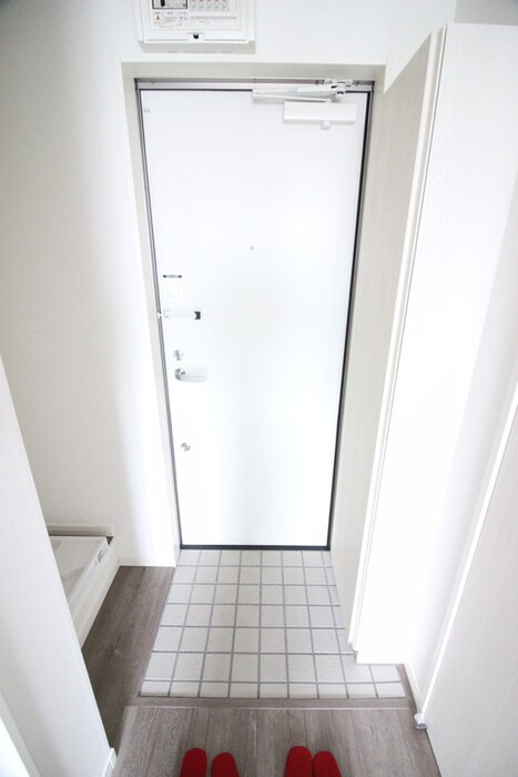 物件内観写真12　(玄関)