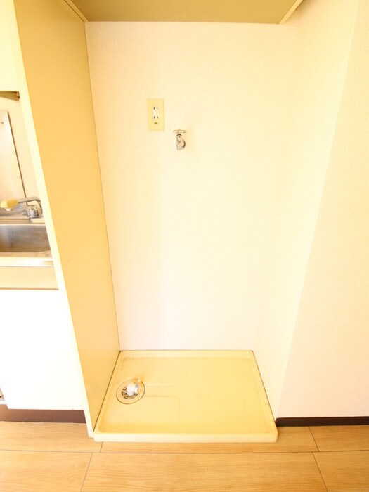 物件内観写真12　(洗濯機置場)