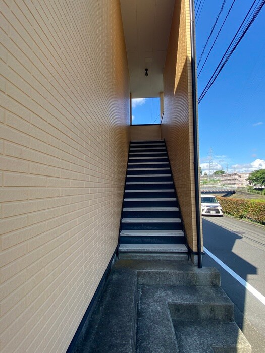 物件外観写真5　(エントランス部分)