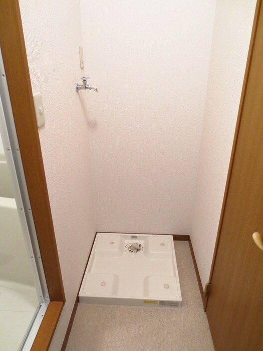 物件内観写真15　(洗濯機置場)