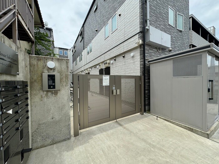 物件外観写真4　(エントランス部分)