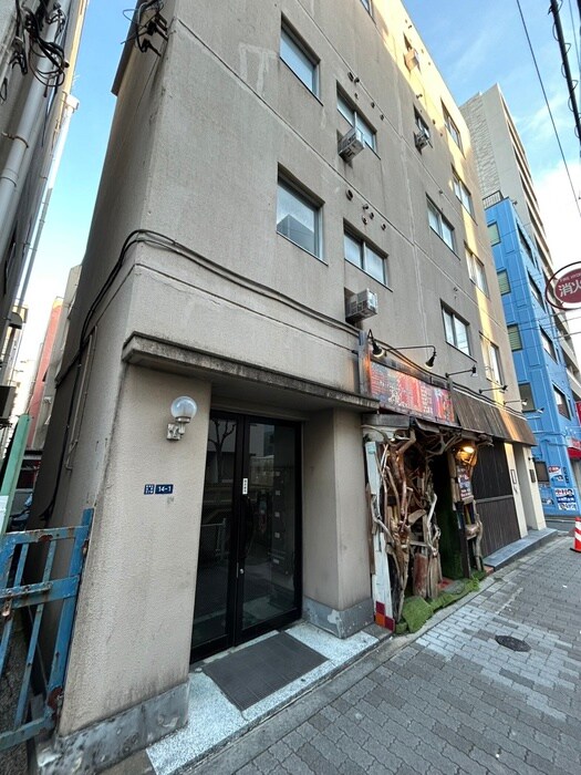 物件外観写真4　(エントランス部分)