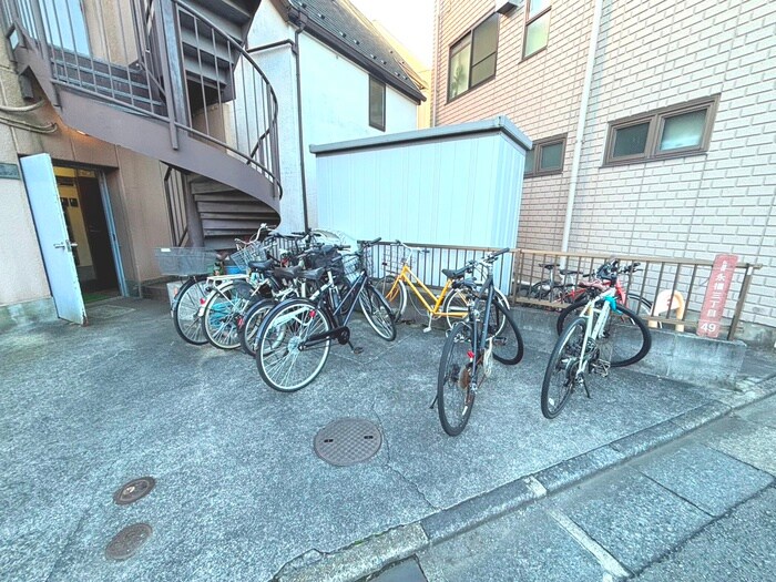 物件外観写真5　(駐車場)