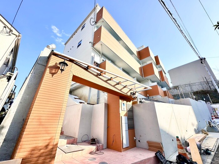 物件外観写真2　(建築中)