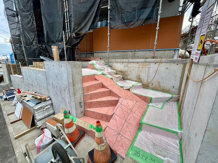 物件外観写真5　(エントランス部分)