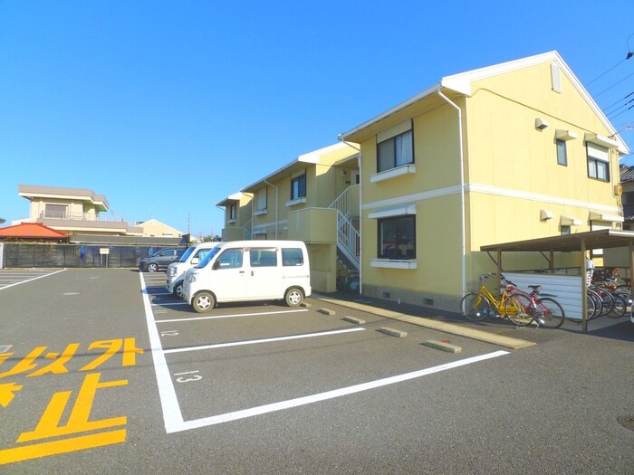 物件外観写真3　(駐車場)