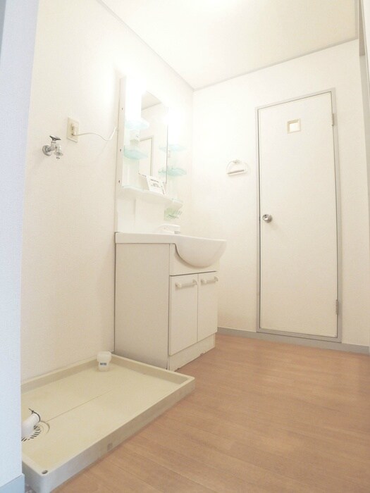 物件内観写真12　(洗濯機置場)