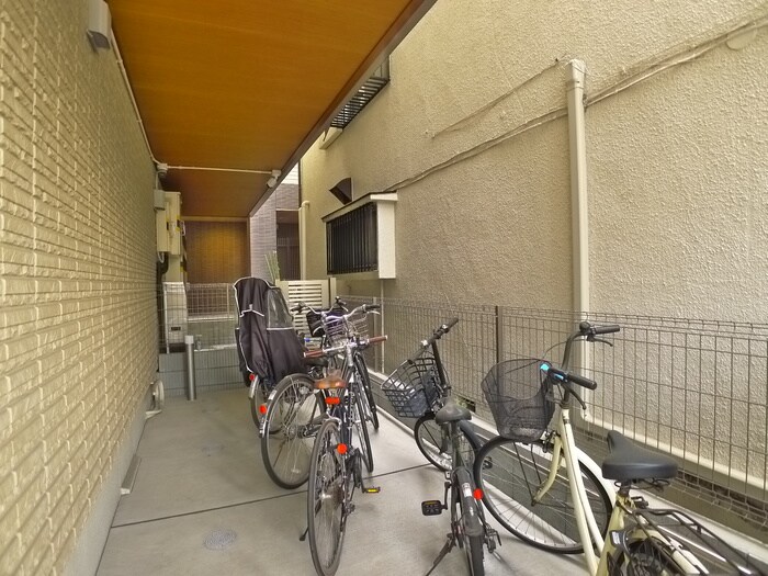 物件外観写真3　(駐輪場)