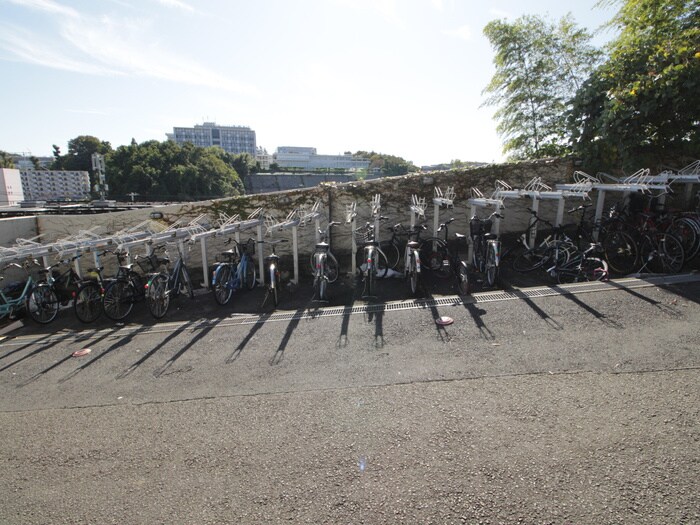 物件外観写真3　(駐輪場)