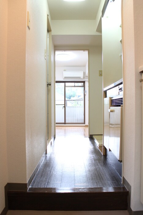 物件内観写真10　(玄関)