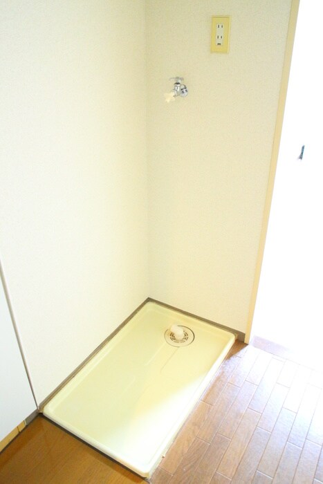 物件内観写真14　(洗濯機置場)