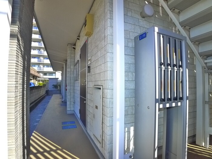 物件外観写真5　(エントランス部分)