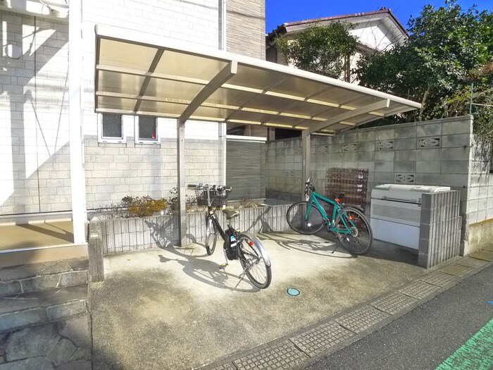 物件外観写真6　(駐輪場)