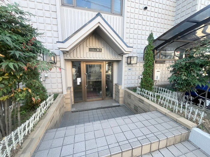 物件外観写真4　(エントランス部分)