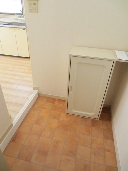 物件内観写真12　(玄関)