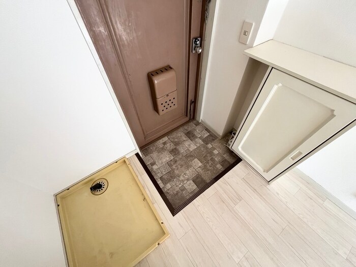 物件内観写真12　(玄関)