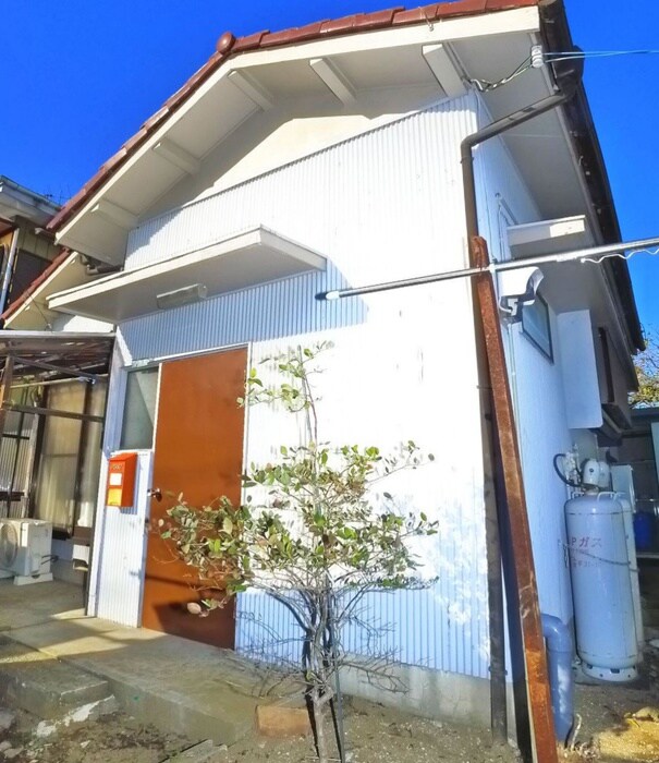 物件外観写真1　(エントランス部分)