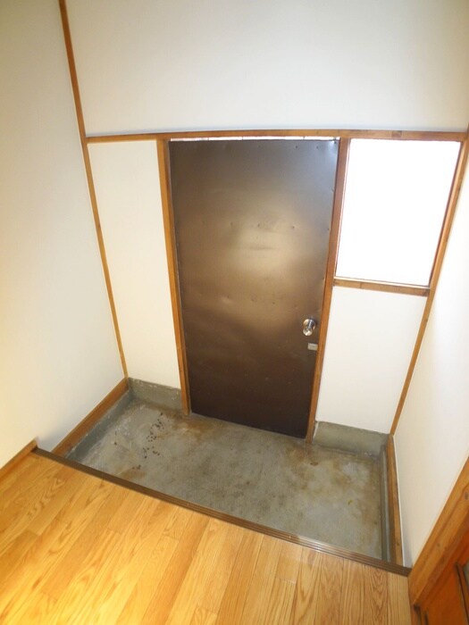 物件内観写真11　(玄関)