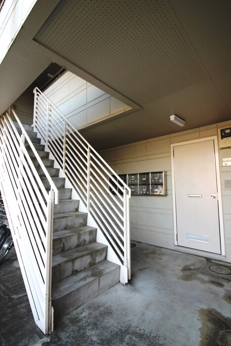 物件外観写真6　(エントランス部分)