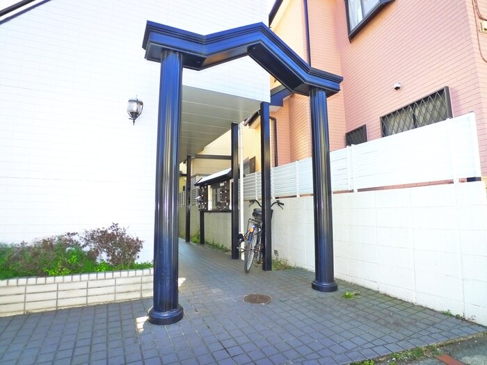 物件外観写真3　(エントランス部分)