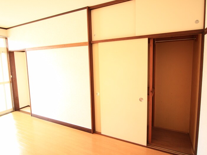 物件内観写真12　(収納)