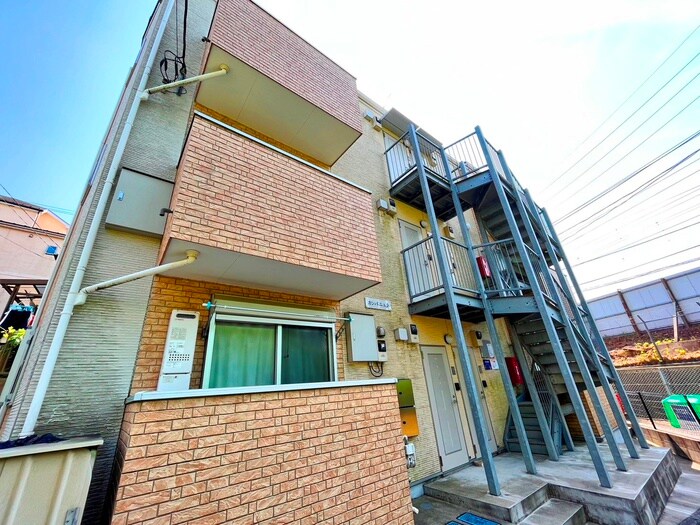 物件外観写真4　(エントランス部分)