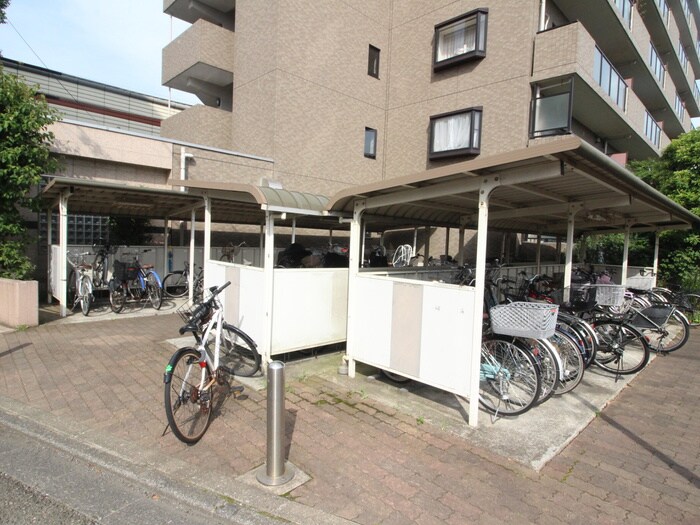 物件外観写真4　(駐輪場)
