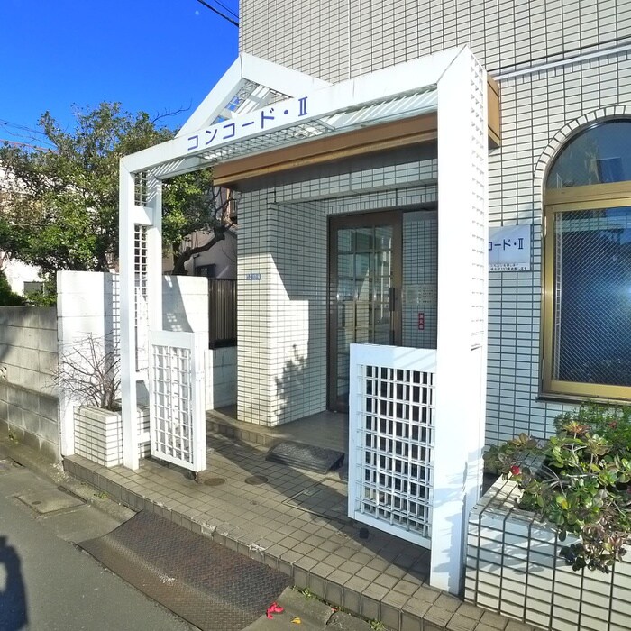 物件外観写真2　(エントランス部分)