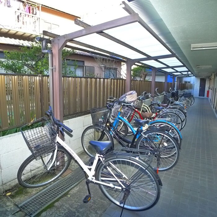 物件外観写真3　(駐輪場)