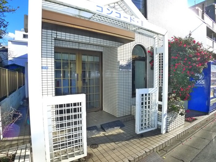 物件外観写真4　(エントランス部分)