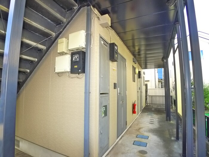 物件外観写真6　(エントランス部分)