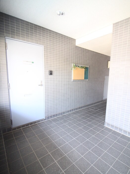 物件外観写真4　(エントランス部分)