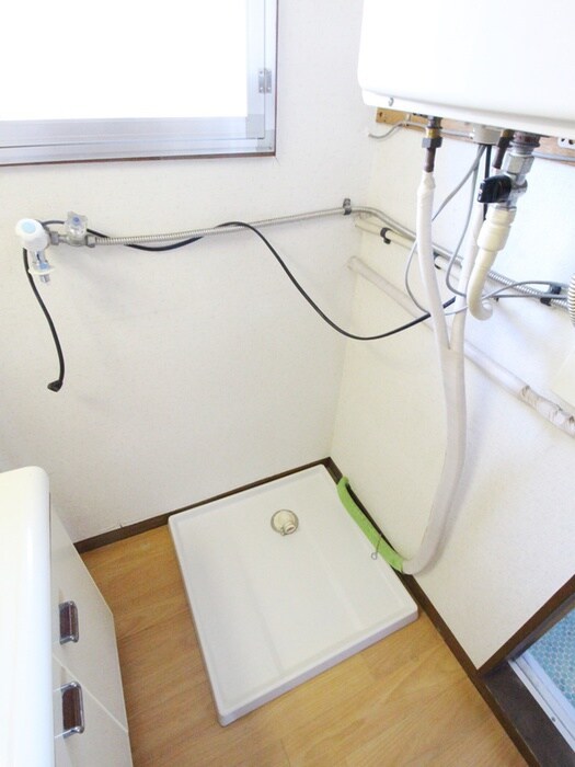 物件内観写真16　(洗濯機置場)