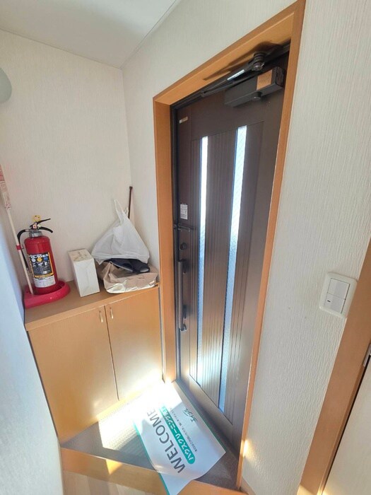 物件内観写真16　(玄関)