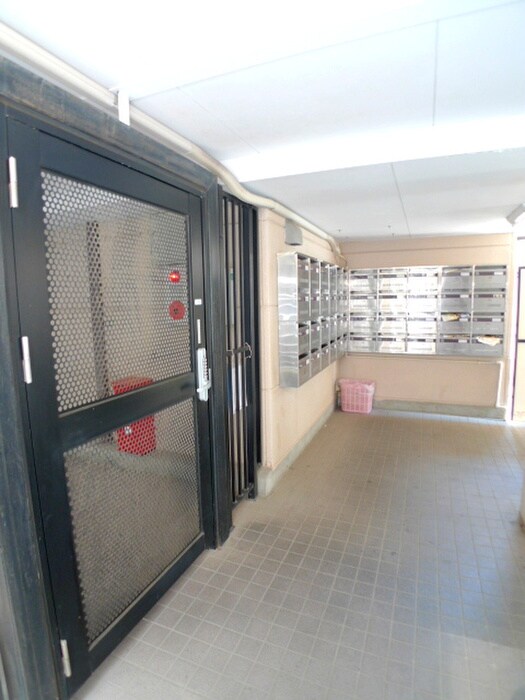 物件外観写真2　(エントランス部分)